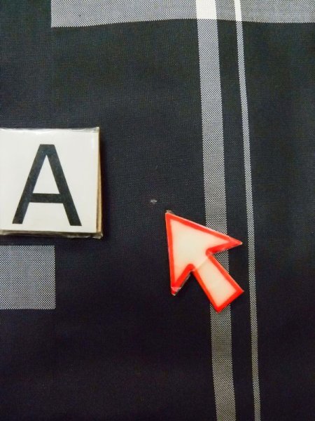 画像12: L1019Q  紬 女性用着物 裏、染み黄変多数 シルク(正絹)   黒, チェック柄 【中古】 【USED】 【リサイクル】 ★★☆☆☆ (12)