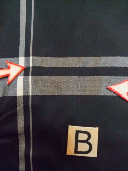 画像13: L1019Q  紬 女性用着物 裏、染み黄変多数 シルク(正絹)   黒, チェック柄 【中古】 【USED】 【リサイクル】 ★★☆☆☆ (13)