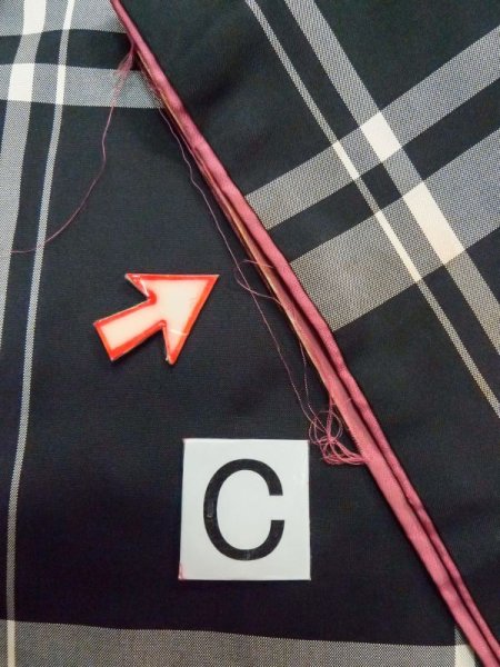 画像14: L1019Q  紬 女性用着物 裏、染み黄変多数 シルク(正絹)   黒, チェック柄 【中古】 【USED】 【リサイクル】 ★★☆☆☆ (14)