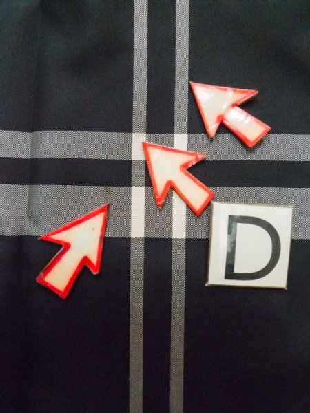 画像15: L1019Q  紬 女性用着物 裏、染み黄変多数 シルク(正絹)   黒, チェック柄 【中古】 【USED】 【リサイクル】 ★★☆☆☆ (15)