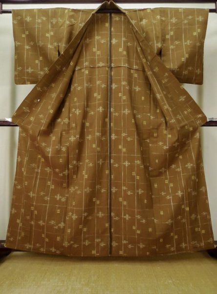 画像2: L1020C Mint  紬 女性用着物  ウール   茶色, 抽象的模様 【中古】 【USED】 【リサイクル】 ★★★★☆ (2)