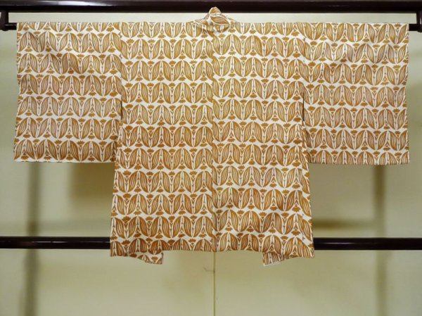 画像2: L1026D Mint  羽織 女性用着物  シルク(正絹) 淡い 薄い 灰色, 抽象的模様 【中古】 【USED】 【リサイクル】 ★★★★☆ (2)