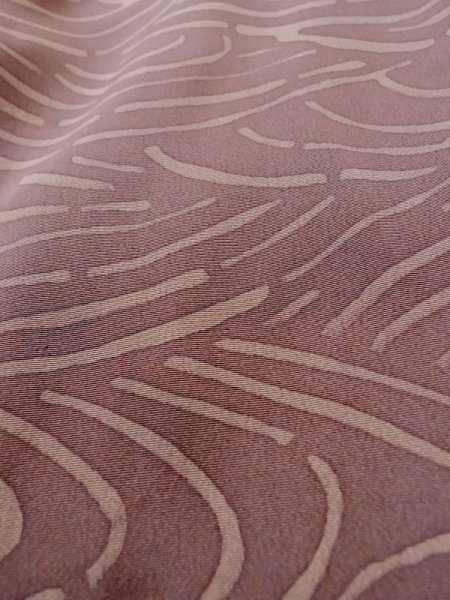 画像8: L1026S  羽織 女性用着物  シルク(正絹)  淡い 紫色, 抽象的模様 【中古】 【USED】 【リサイクル】 ★★☆☆☆ (8)