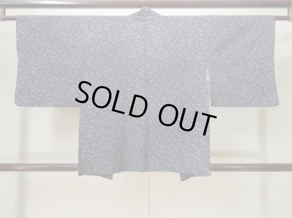 画像2: L1026X Mint  羽織 女性用着物  シルク(正絹)  淡い 紺, 花 【中古】 【USED】 【リサイクル】 ★★★★☆ (2)