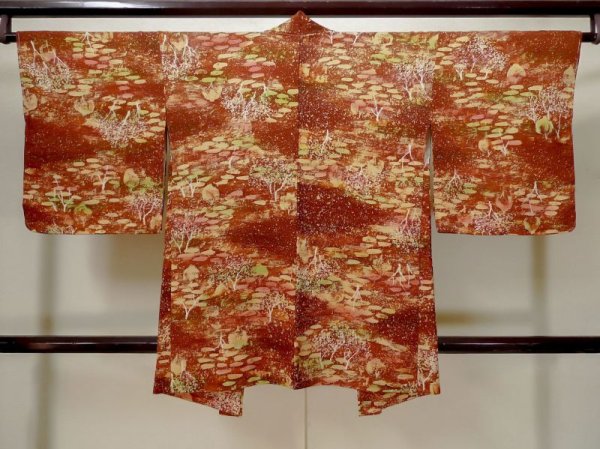 画像2: L1026Y  羽織 女性用着物  シルク(正絹)   灰色, 木 【中古】 【USED】 【リサイクル】 ★★★★☆ (2)