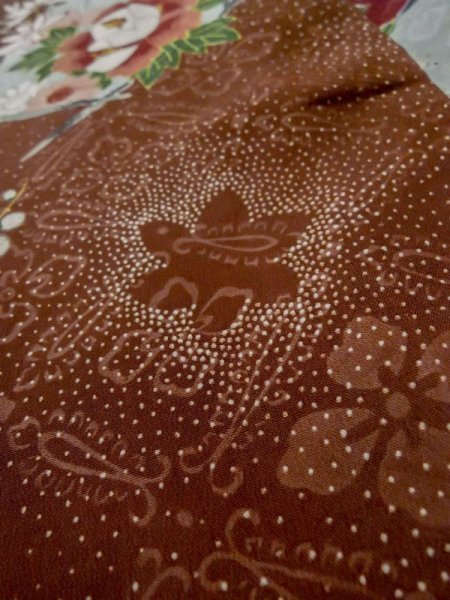 画像9: L1026Z  羽織 女性用着物  シルク(正絹)  淡い 茶色, 花 【中古】 【USED】 【リサイクル】 ★☆☆☆☆ (9)