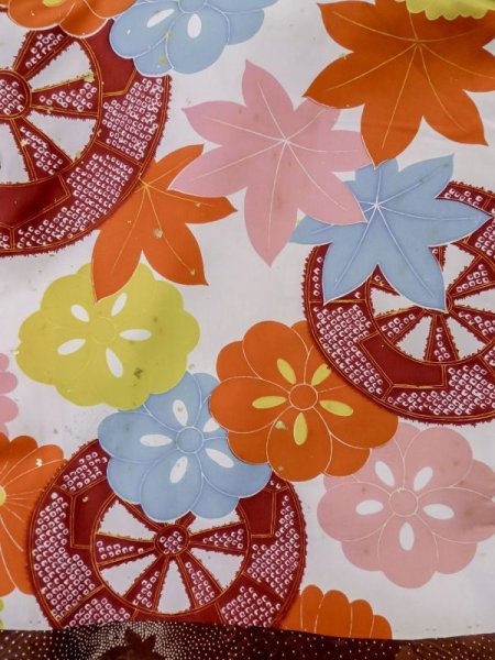 画像13: L1026Z  羽織 女性用着物  シルク(正絹)  淡い 茶色, 花 【中古】 【USED】 【リサイクル】 ★☆☆☆☆ (13)