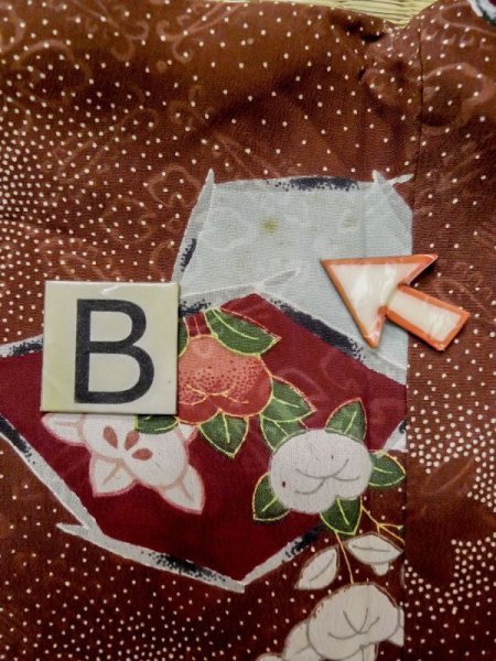 画像16: L1026Z  羽織 女性用着物  シルク(正絹)  淡い 茶色, 花 【中古】 【USED】 【リサイクル】 ★☆☆☆☆ (16)