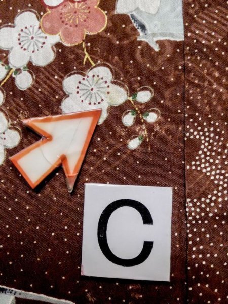 画像17: L1026Z  羽織 女性用着物  シルク(正絹)  淡い 茶色, 花 【中古】 【USED】 【リサイクル】 ★☆☆☆☆ (17)