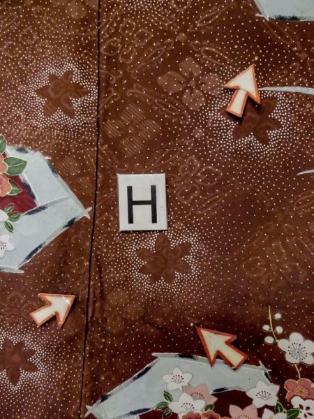 画像22: L1026Z  羽織 女性用着物  シルク(正絹)  淡い 茶色, 花 【中古】 【USED】 【リサイクル】 ★☆☆☆☆ (22)