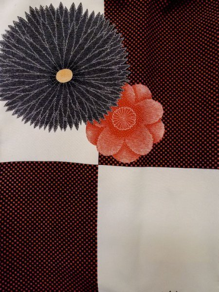 画像3: L1027A  羽織 女性用着物 市松模様 シルク(正絹)   白, 菊 【中古】 【USED】 【リサイクル】 ★★☆☆☆ (3)
