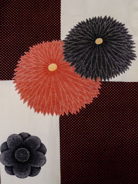 画像4: L1027A  羽織 女性用着物 市松模様 シルク(正絹)   白, 菊 【中古】 【USED】 【リサイクル】 ★★☆☆☆ (4)