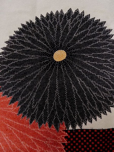 画像6: L1027A  羽織 女性用着物 市松模様 シルク(正絹)   白, 菊 【中古】 【USED】 【リサイクル】 ★★☆☆☆ (6)