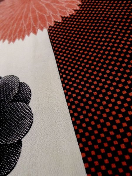 画像8: L1027A  羽織 女性用着物 市松模様 シルク(正絹)   白, 菊 【中古】 【USED】 【リサイクル】 ★★☆☆☆ (8)