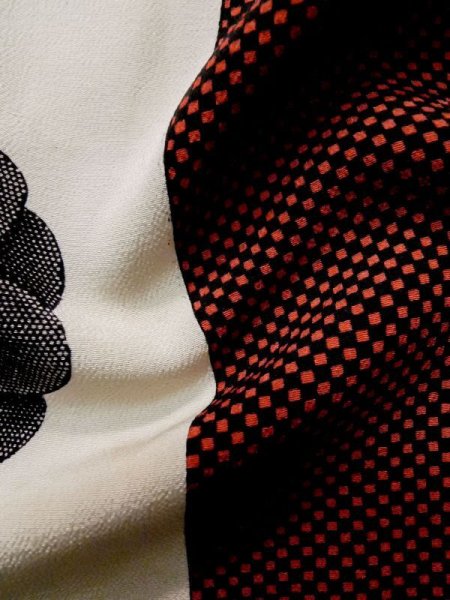 画像11: L1027A  羽織 女性用着物 市松模様 シルク(正絹)   白, 菊 【中古】 【USED】 【リサイクル】 ★★☆☆☆ (11)