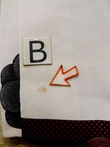 画像15: L1027A  羽織 女性用着物 市松模様 シルク(正絹)   白, 菊 【中古】 【USED】 【リサイクル】 ★★☆☆☆ (15)