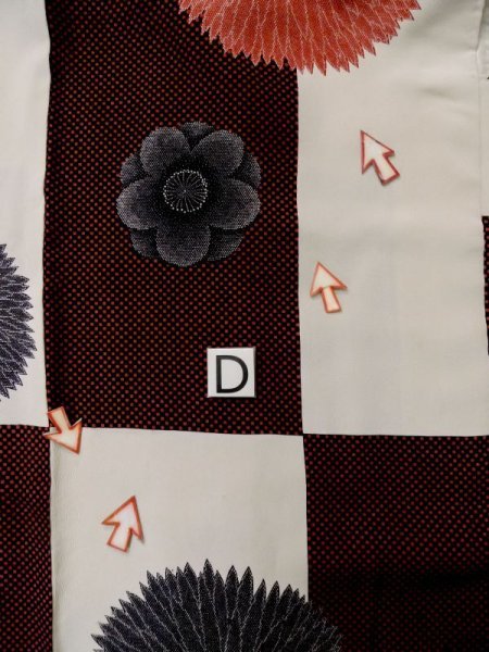 画像17: L1027A  羽織 女性用着物 市松模様 シルク(正絹)   白, 菊 【中古】 【USED】 【リサイクル】 ★★☆☆☆ (17)