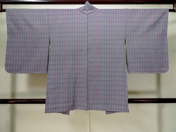 画像2: L1104C Mint  羽織 女性用着物  シルク(正絹) 淡い 灰色がかった 水色, 抽象的模様 【中古】 【USED】 【リサイクル】 ★★★★★ (2)