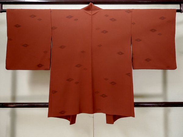画像2: L1104G  羽織 女性用着物  シルク(正絹)   赤色, 菱 【中古】 【USED】 【リサイクル】 ★★★☆☆ (2)