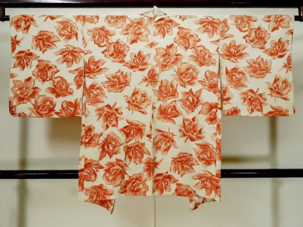 画像2: L1104J  羽織 女性用着物  シルク(正絹)   アイボリー, バラ 【中古】 【USED】 【リサイクル】 ★★☆☆☆ (2)