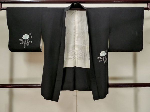 画像1: L1104S  羽織 女性用着物  シルク（正絹）   黒, 抽象的模様 【中古】 【USED】 【リサイクル】 ★★★☆☆ (1)