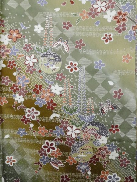 画像4: L1116A Mint  小紋 女性用着物  シルク(正絹)  淡い 茶色, 桜 淡い【中古】 【USED】 【リサイクル】 ★★★★☆ (4)