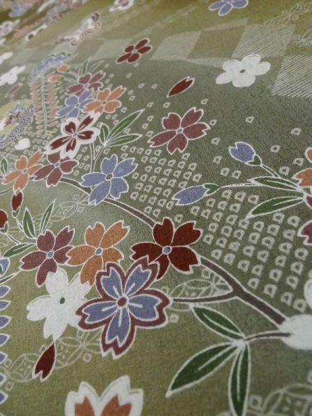 画像8: L1116A Mint  小紋 女性用着物  シルク(正絹)  淡い 茶色, 桜 淡い【中古】 【USED】 【リサイクル】 ★★★★☆ (8)