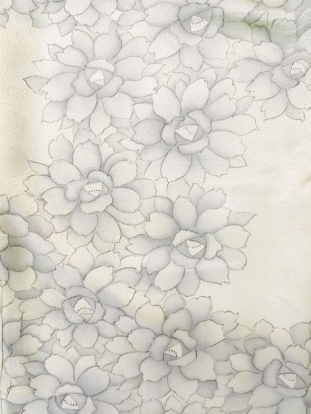 画像3: L1116H  小紋 女性用着物  シルク(正絹)   オフ ホワイト, 花 【中古】 【USED】 【リサイクル】 ★★☆☆☆ (3)