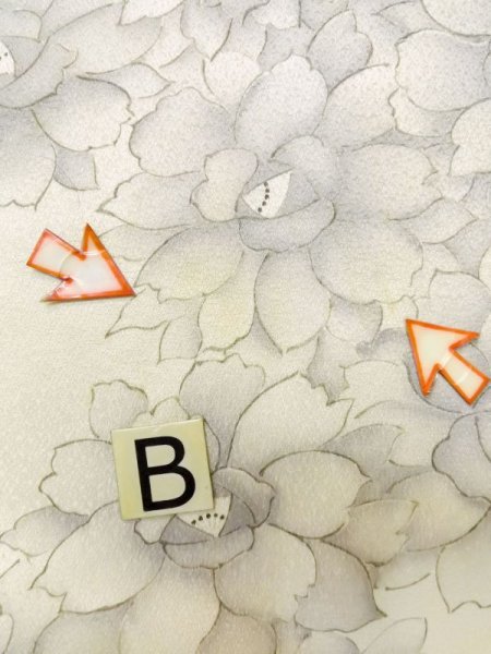 画像15: L1116H  小紋 女性用着物  シルク(正絹)   オフ ホワイト, 花 【中古】 【USED】 【リサイクル】 ★★☆☆☆ (15)