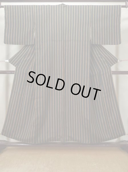 画像1: L1116L  小紋 女性用着物  シルク（正絹）   黒, 縞 【中古】 【USED】 【リサイクル】 ★☆☆☆☆ (1)