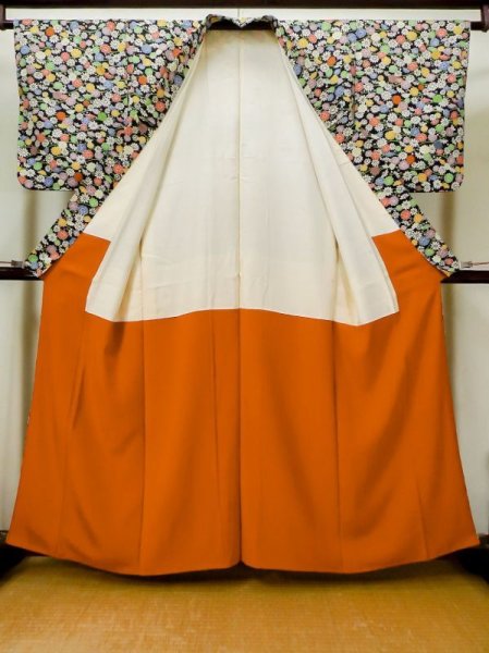 画像2: L1116V  小紋 女性用着物  シルク(正絹)   黒, 菊 【中古】 【USED】 【リサイクル】 ★★★☆☆ (2)