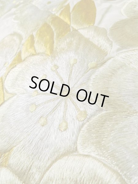 画像15: L1124A  打掛 女性用着物  シルク（正絹）   オフ　ホワイト, ぼたん 【中古】 【USED】 【リサイクル】 ★☆☆☆☆ (15)