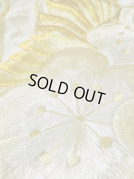 画像16: L1124A  打掛 女性用着物  シルク（正絹）   オフ　ホワイト, ぼたん 【中古】 【USED】 【リサイクル】 ★☆☆☆☆ (16)