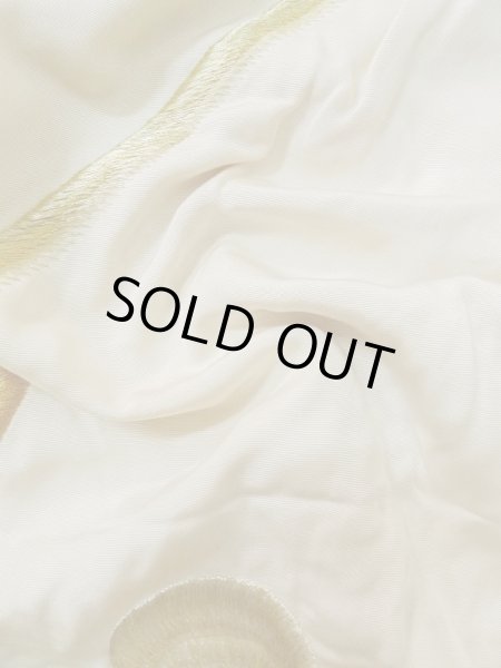 画像18: L1124A  打掛 女性用着物  シルク（正絹）   オフ　ホワイト, ぼたん 【中古】 【USED】 【リサイクル】 ★☆☆☆☆ (18)