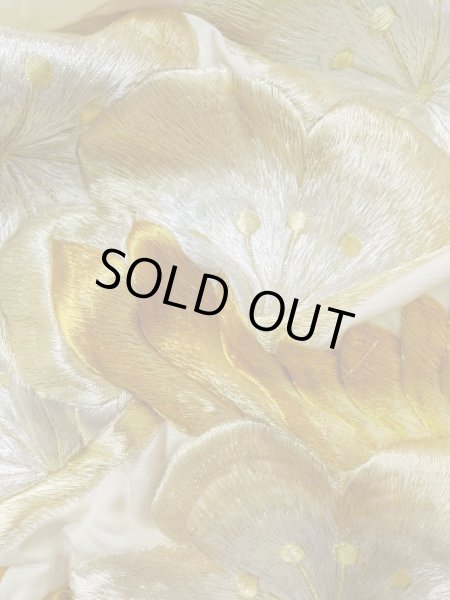 画像19: L1124A  打掛 女性用着物  シルク（正絹）   オフ　ホワイト, ぼたん 【中古】 【USED】 【リサイクル】 ★☆☆☆☆ (19)