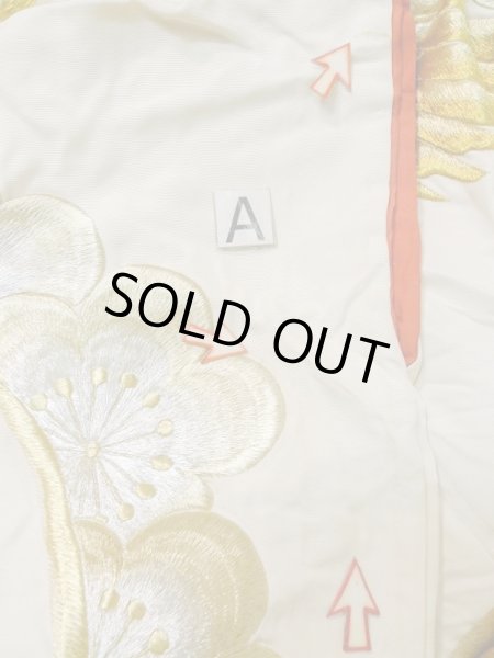 画像21: L1124A  打掛 女性用着物  シルク（正絹）   オフ　ホワイト, ぼたん 【中古】 【USED】 【リサイクル】 ★☆☆☆☆ (21)