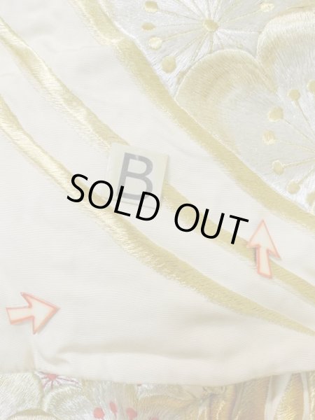 画像22: L1124A  打掛 女性用着物  シルク（正絹）   オフ　ホワイト, ぼたん 【中古】 【USED】 【リサイクル】 ★☆☆☆☆ (22)