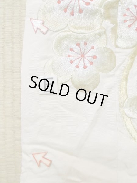 画像24: L1124A  打掛 女性用着物  シルク（正絹）   オフ　ホワイト, ぼたん 【中古】 【USED】 【リサイクル】 ★☆☆☆☆ (24)