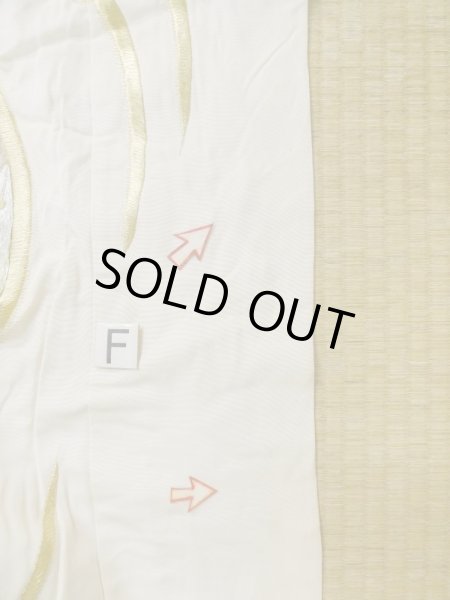 画像25: L1124A  打掛 女性用着物  シルク（正絹）   オフ　ホワイト, ぼたん 【中古】 【USED】 【リサイクル】 ★☆☆☆☆ (25)