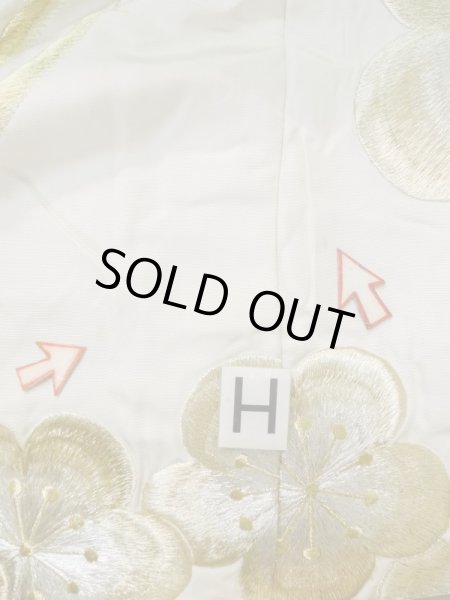 画像27: L1124A  打掛 女性用着物  シルク（正絹）   オフ　ホワイト, ぼたん 【中古】 【USED】 【リサイクル】 ★☆☆☆☆ (27)