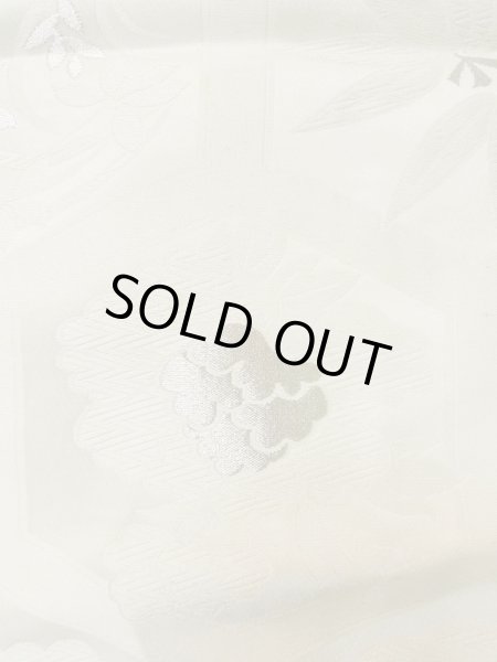 画像8: L1124B  打掛 女性用着物  シルク(正絹)   オフ ホワイト, 菊 【中古】 【USED】 【リサイクル】 ★☆☆☆☆ (8)