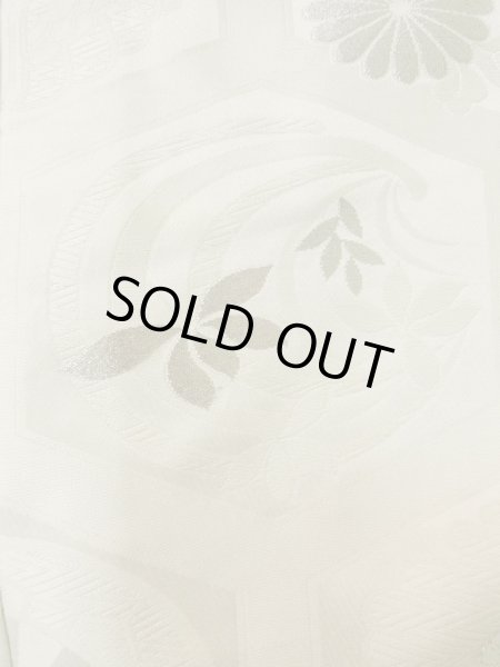 画像10: L1124B  打掛 女性用着物  シルク(正絹)   オフ ホワイト, 菊 【中古】 【USED】 【リサイクル】 ★☆☆☆☆ (10)