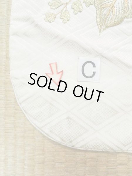 画像21: L1124C  打掛 女性用着物  シルク(正絹)   オフ ホワイト, ぼたん 【中古】 【USED】 【リサイクル】 ★★★☆☆ (21)