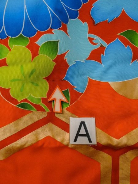 画像18: L1124D  打掛 女性用着物  シルク(正絹)   橙色, ぼたん 【中古】 【USED】 【リサイクル】 ★★★☆☆ (18)