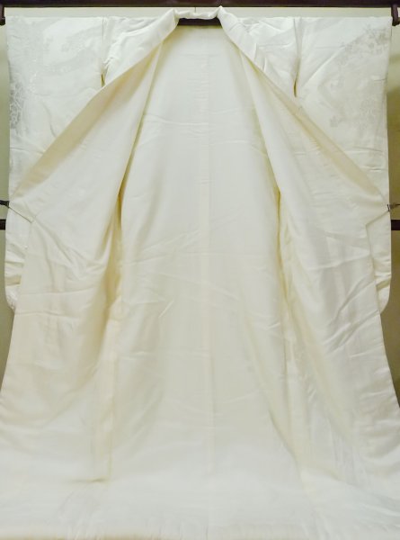 画像4: L1124H  打掛 女性用着物 白無垢 シルク(正絹)   白, ぼたん 【中古】 【USED】 【リサイクル】 ★★☆☆☆ (4)