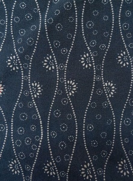画像7: L1124M  小紋 女性用着物 お引きずり シルク(正絹)  淡い 青, 花 【中古】 【USED】 【リサイクル】 ★★★☆☆ (7)