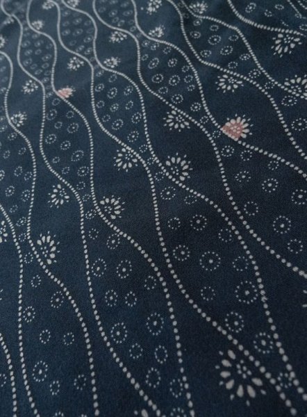 画像8: L1124M  小紋 女性用着物 お引きずり シルク(正絹)  淡い 青, 花 【中古】 【USED】 【リサイクル】 ★★★☆☆ (8)