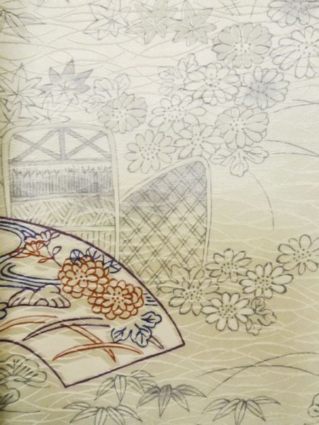 画像5: L1201B  小紋 女性用着物 竹垣柄 シルク(正絹)  光沢のある オフ ホワイト, 菊 【中古】 【USED】 【リサイクル】 ★★☆☆☆ (5)