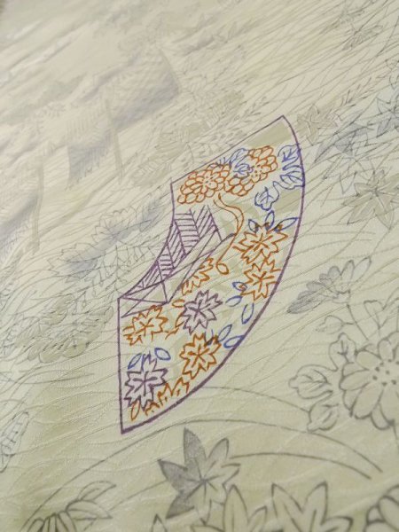 画像10: L1201B  小紋 女性用着物 竹垣柄 シルク(正絹)  光沢のある オフ ホワイト, 菊 【中古】 【USED】 【リサイクル】 ★★☆☆☆ (10)