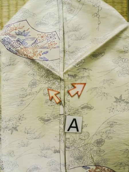 画像14: L1201B  小紋 女性用着物 竹垣柄 シルク(正絹)  光沢のある オフ ホワイト, 菊 【中古】 【USED】 【リサイクル】 ★★☆☆☆ (14)